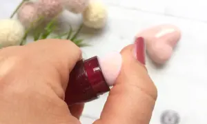 Korektor Maybelline Eraser: Jak go otworzyć za pierwszym razem?