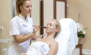 Zapomnij o bazie! Pielęgnacja to klucz do trwałego makijażu