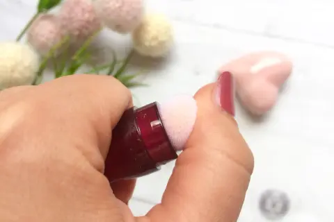 Korektor Maybelline Eraser: Jak go otworzyć za pierwszym razem?