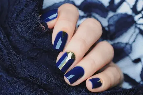 Jakie paznokcie do niebieskiej sukienki? Wybierz swój idealny look!
