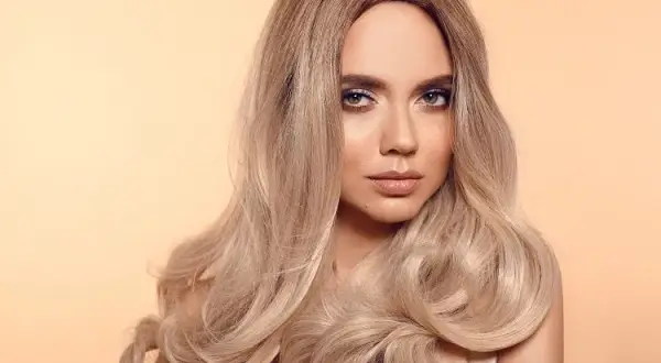 Farby blond: Co polecają forumowiczki? Ranking i porady eksperta!