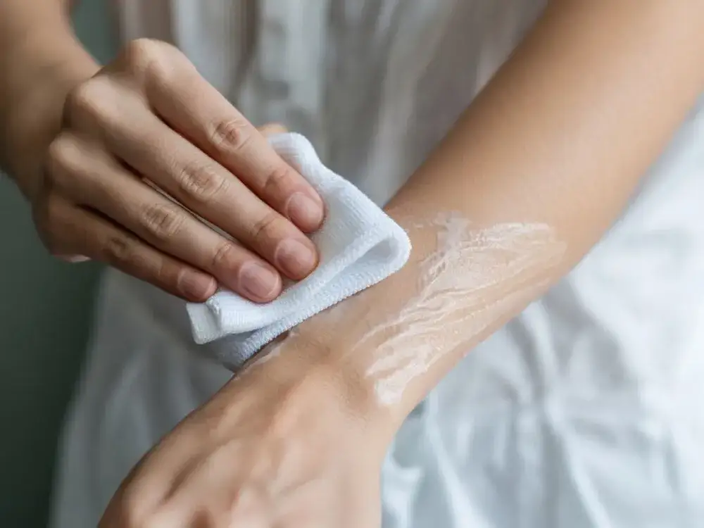 Domowe sposoby usuwania plam z farby do włosów ze skóry